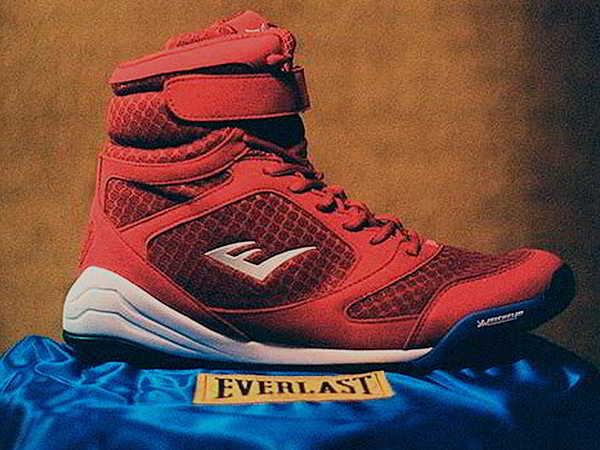 Zapatilla Roja Everlast para entrenamiento deportivo.